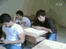 搞笑动态图片：这个哥们亏大了