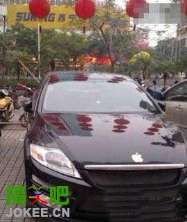 店门口停了辆高级轿车，开眼了。。