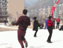 广场舞大妈完全无视这货。。。